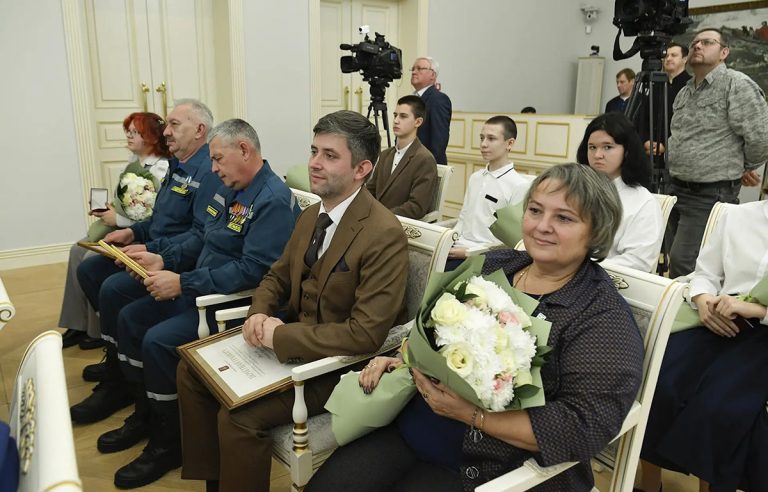 Виталий Королев вручил награды выдающимся жителям Верхневолжья