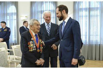 Виталий Королев вручил награды выдающимся жителям Верхневолжья