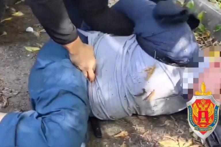 В Тверской области пытались купить сотрудника ФСБ