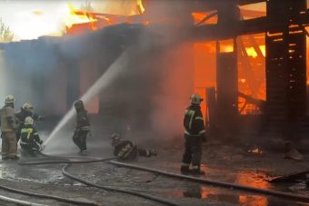 Опубликовано видео масштабного пожара в парке Текстильщиков в Твери Опубликовано видео масштабного пожара в парке Текстильщиков в Твери